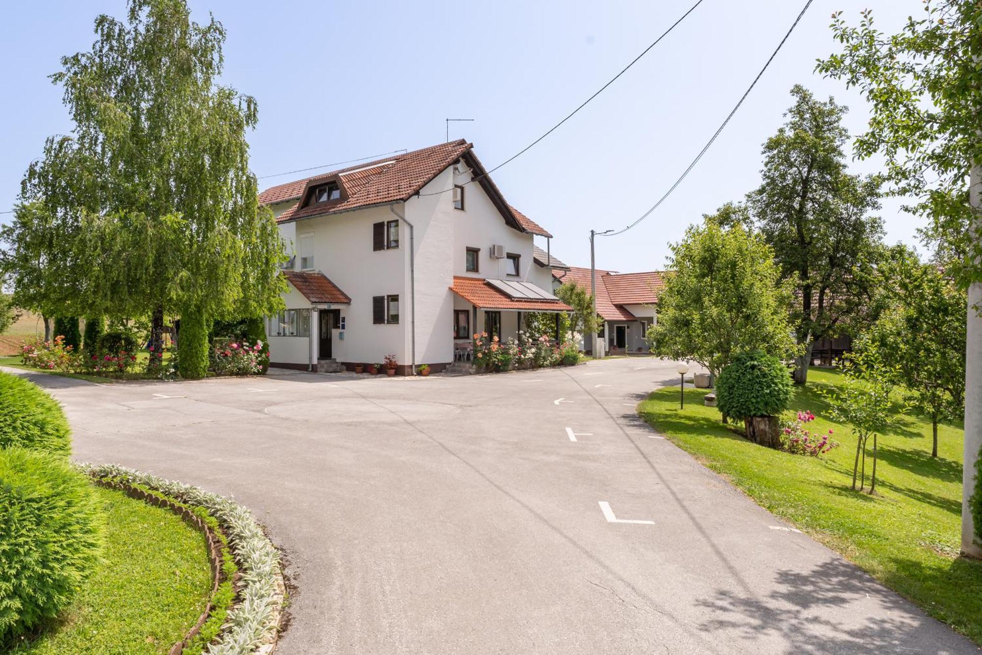 Apartments Patar Grabovac  Exteriör bild